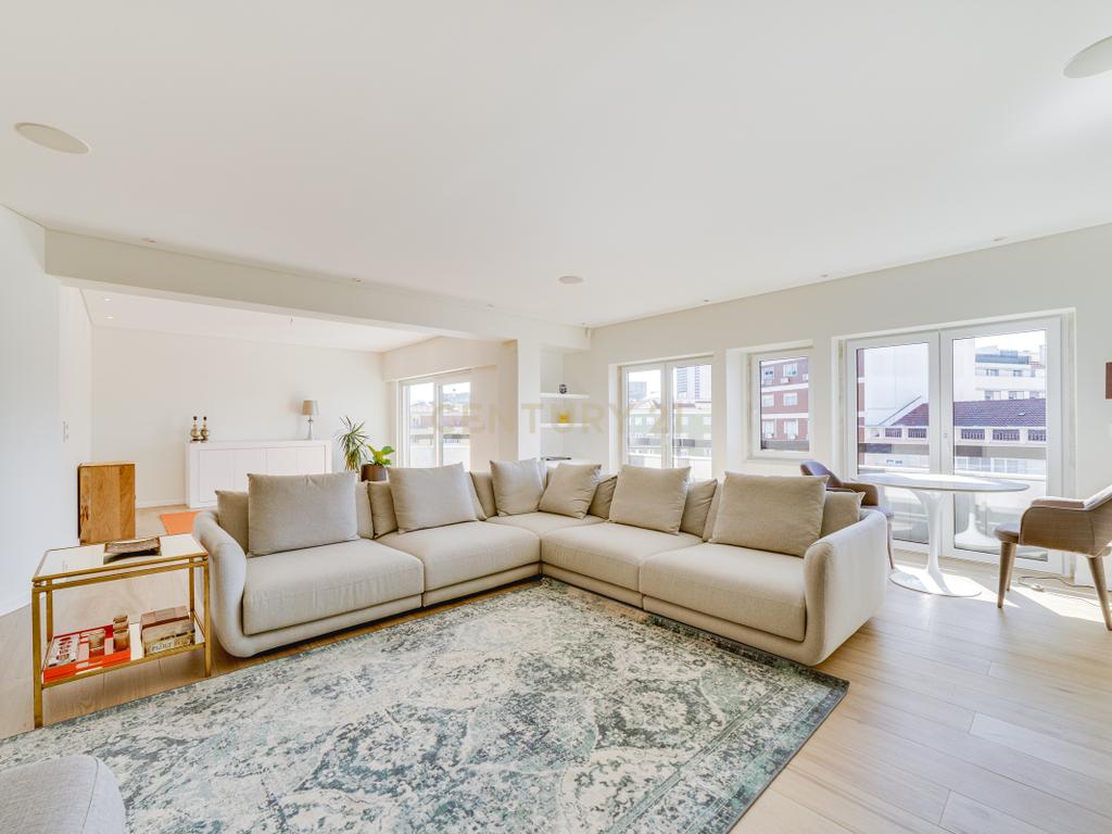 Luxuoso apartamento T4 em Lisboa com Vista e Acabamentos de Alta Qualidade - Image 16